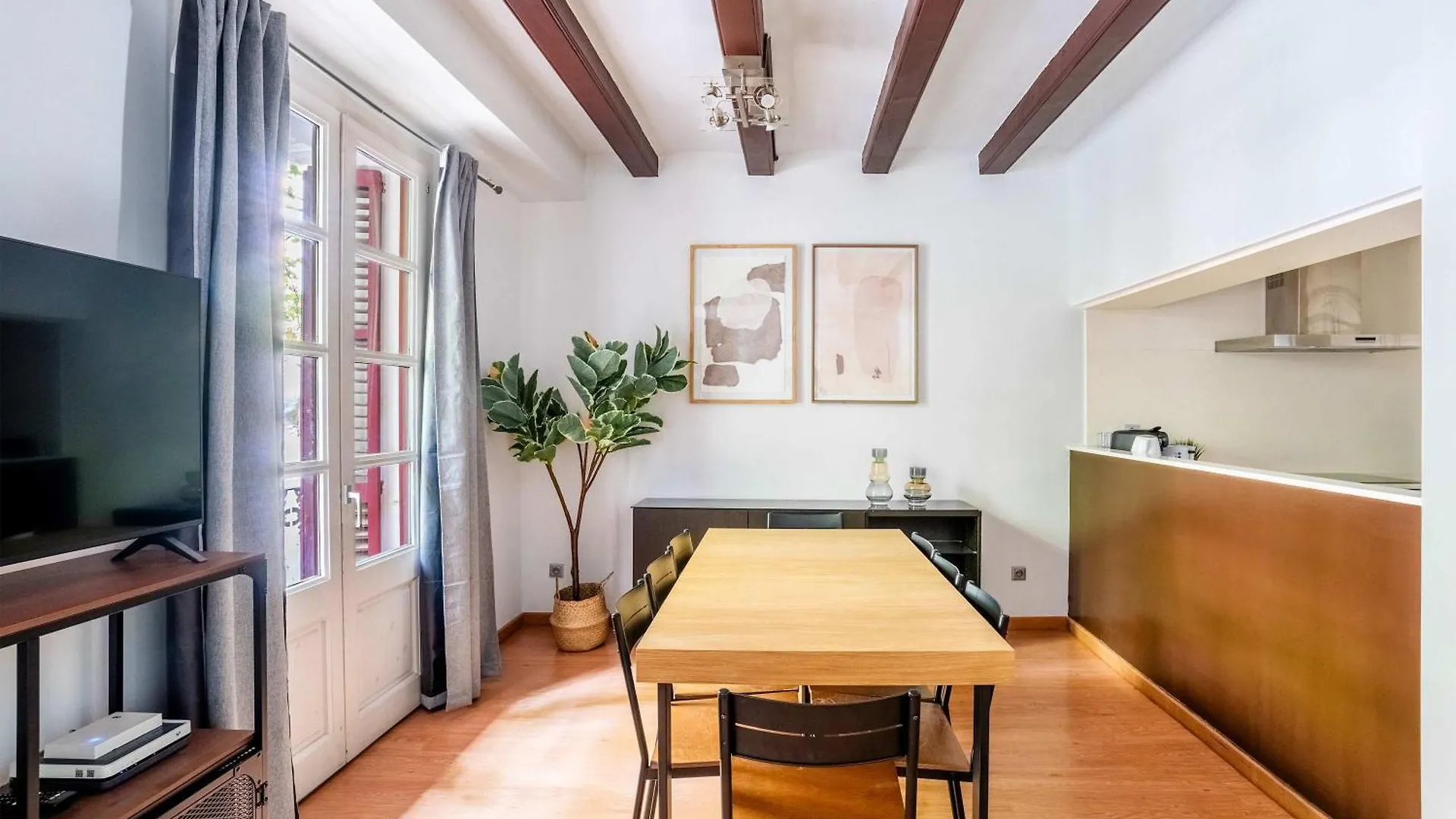 Pl Universitat Comfortable 3Bd With Private Patio Barcelona Spanien