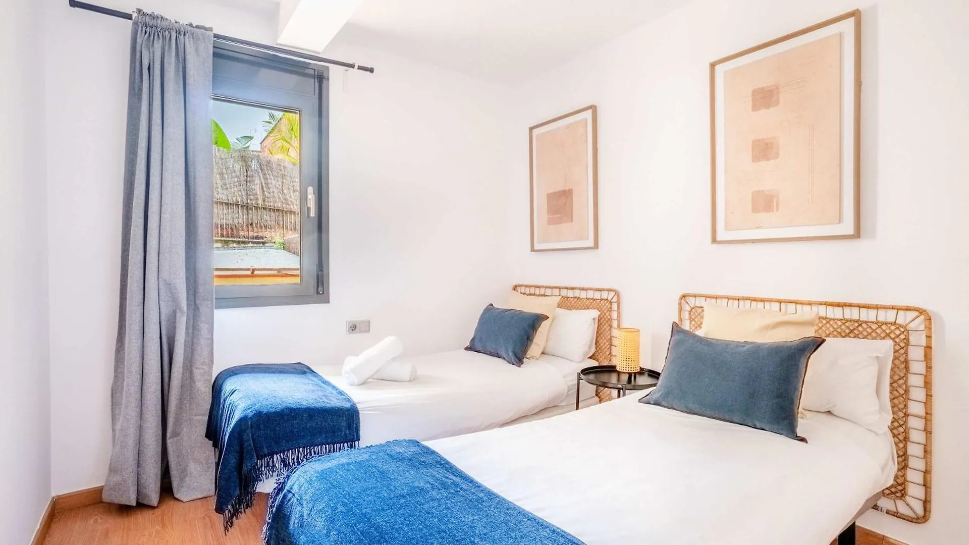Pl Universitat Comfortable 3Bd With Private Patio Barcelona Lägenhet