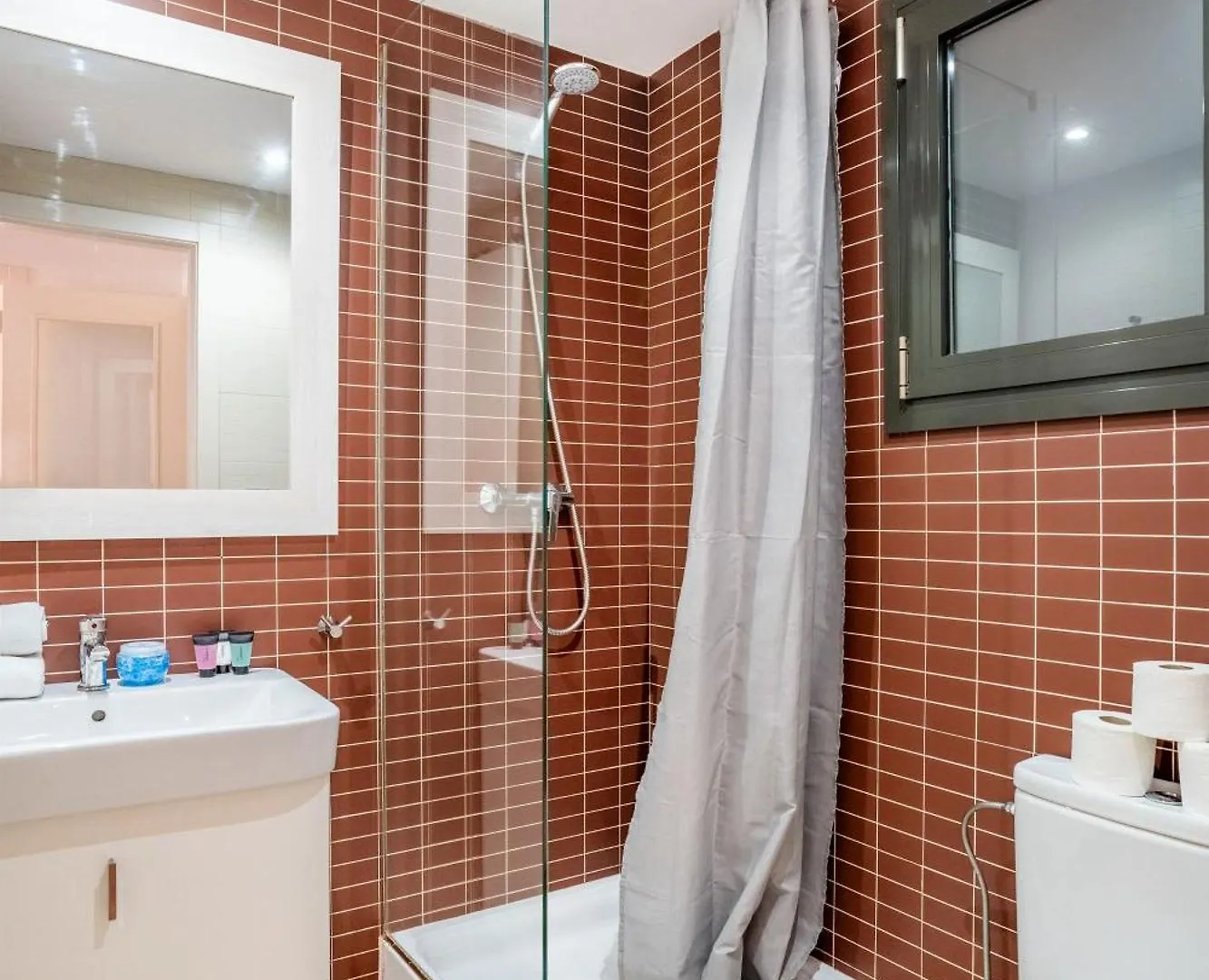 Pl Universitat Comfortable 3Bd With Private Patio Barcelona Apartment