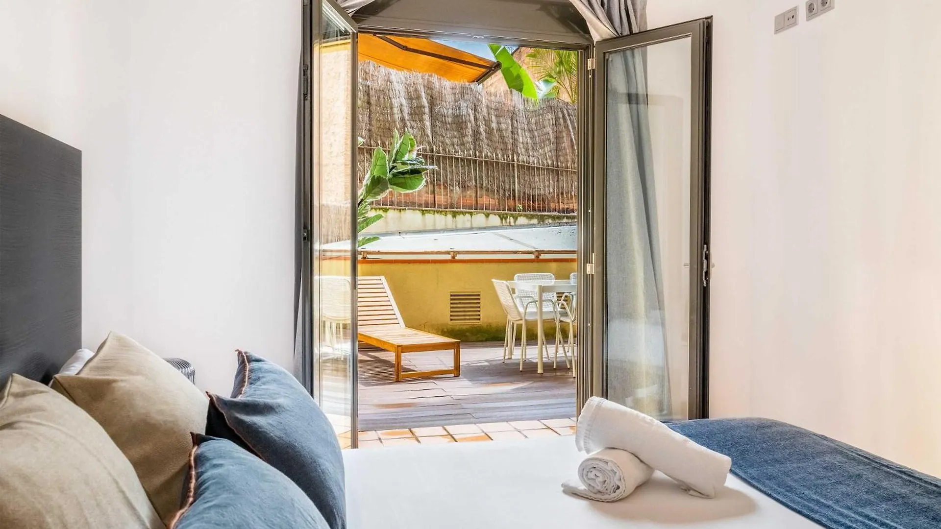 アパート Pl Universitat Comfortable 3Bd With Private Patio バルセロナ
